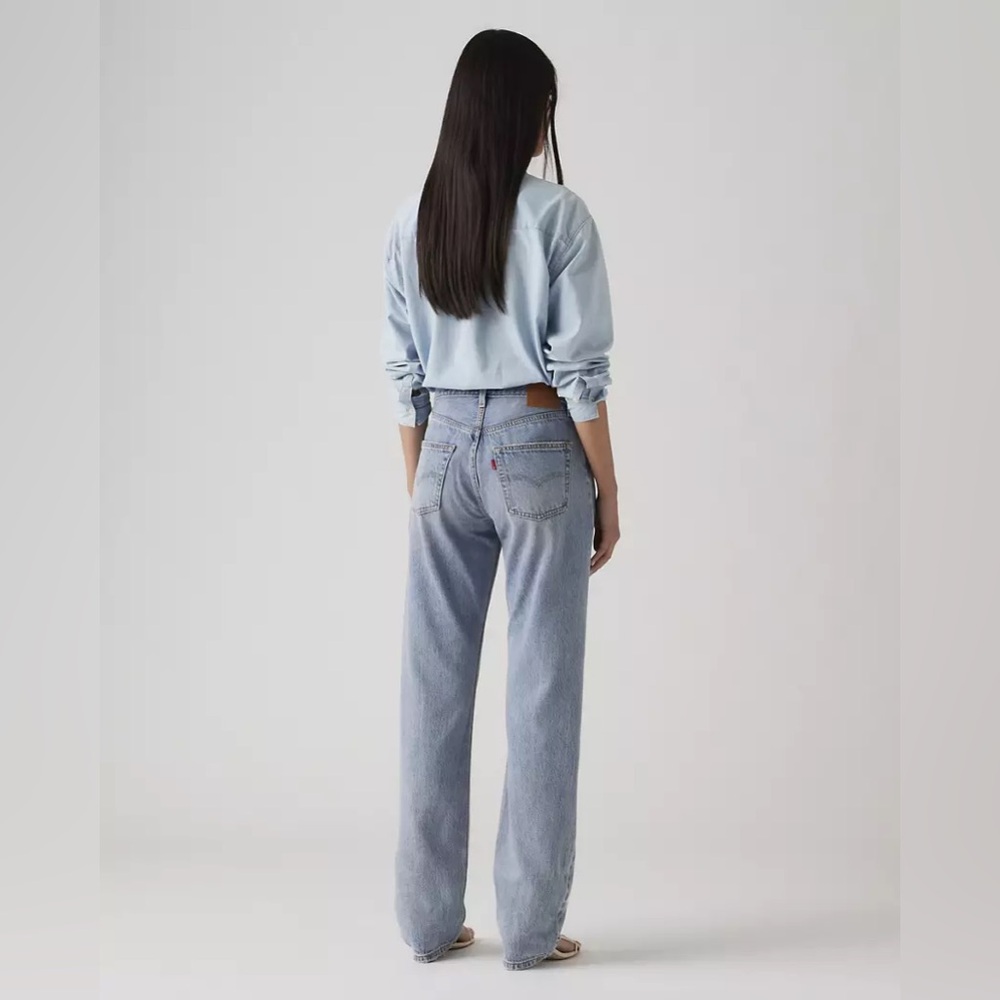 Levi’s 501 90s Lightweight Jeans in Fun Flare - Picture 2 of 7
